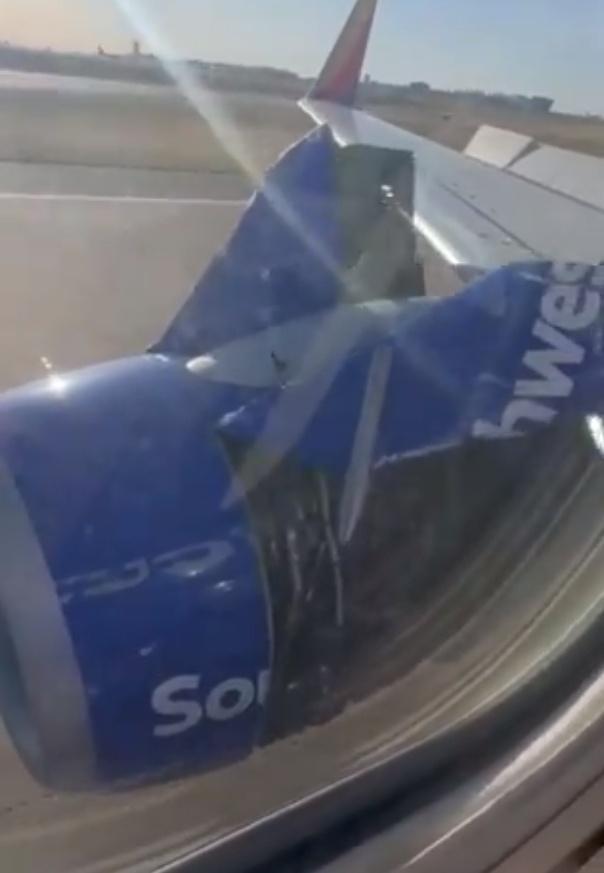 美国一波音 737 客机起飞时发动机罩脱落