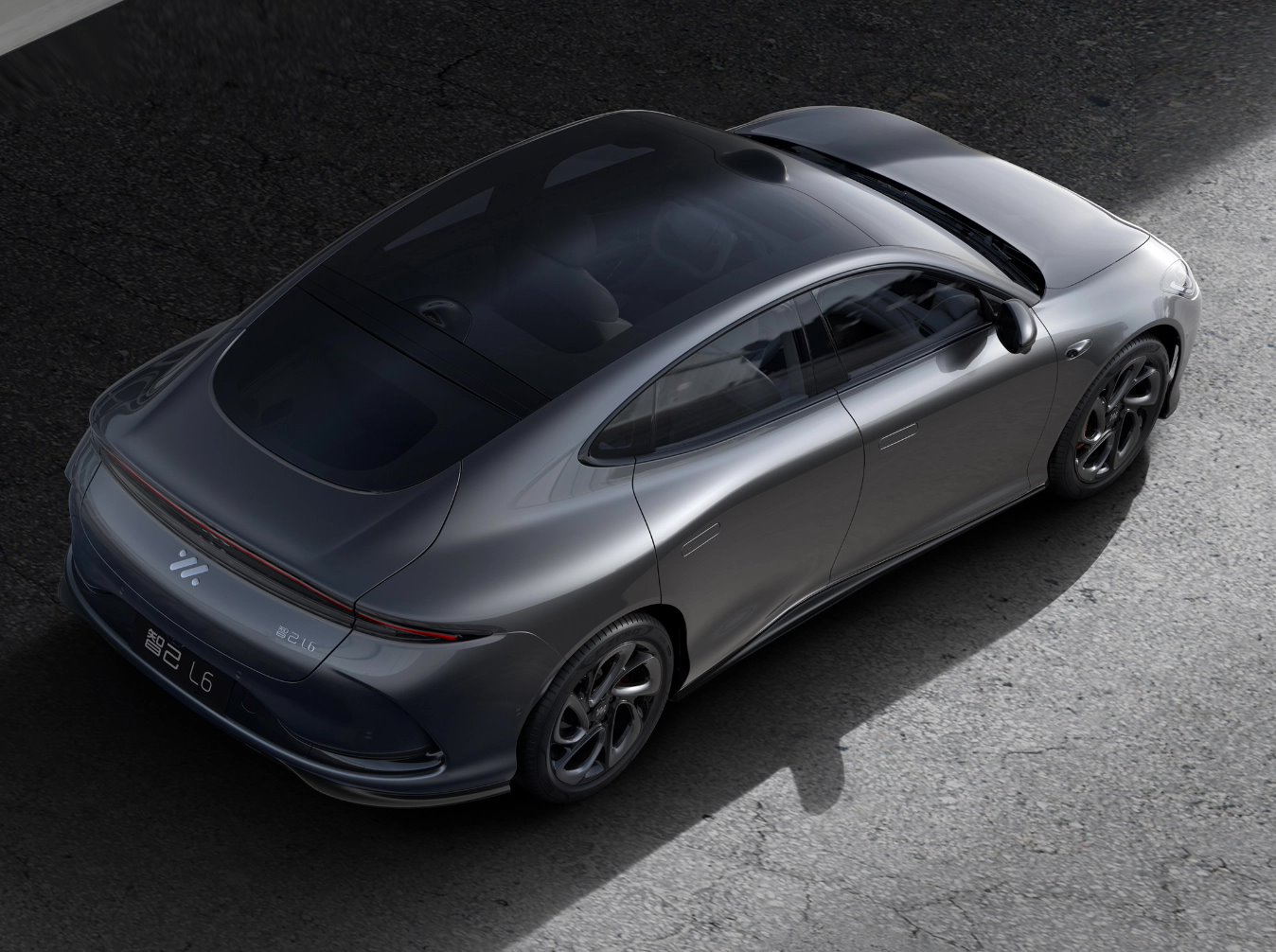 智己第二款轿车 L6 发布:预售 23 万-33 万元,全系配备灵蜥数字底盘、后轮转向