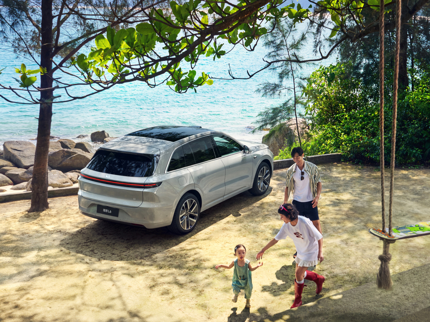 理想汽车推出理想 L6 专属配色“小象灰”，低饱和度色调