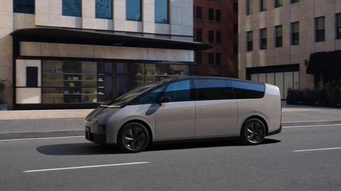 理想汽车推出理想 L6 专属配色“小象灰”，低饱和度色调