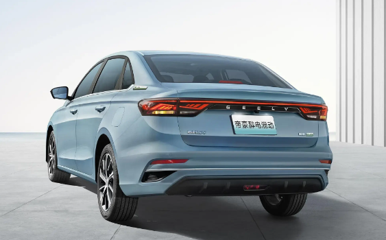 售 10.98 万元起,吉利第 4 代帝豪醇电混动版入门价降 2 万元