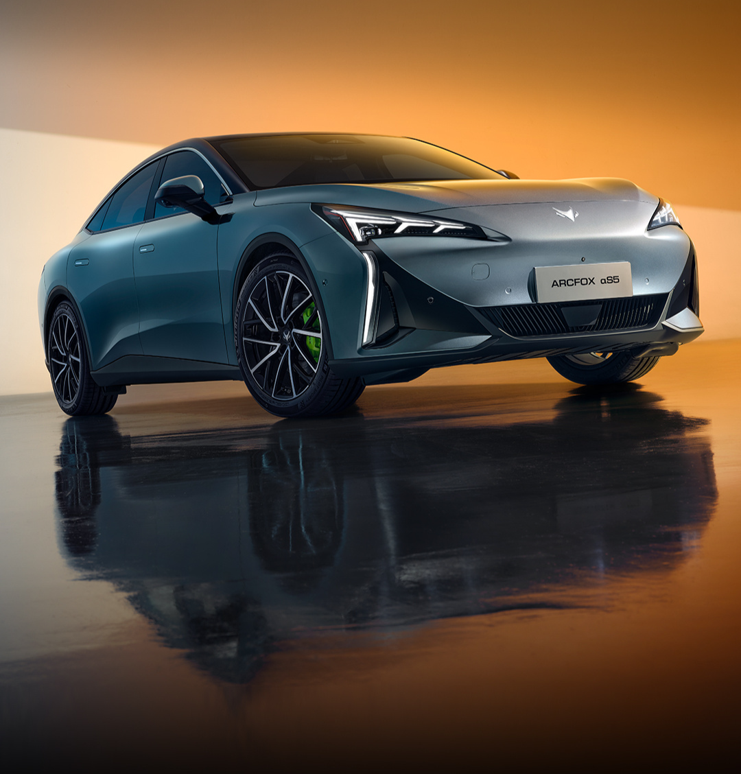 极狐第二款中型轿车阿尔法 S5 将于 4 月 22 日预售：800V 双电机四驱