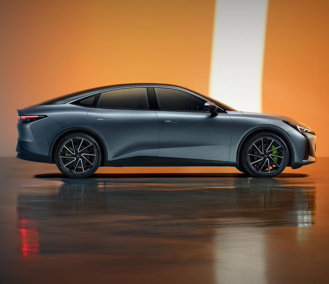 极狐第二款中型轿车阿尔法 S5 将于 4 月 22 日预售：800V 双电机四驱