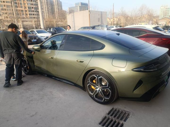 德国汽车工业协会反对欧盟对中国电动汽车加征关税,警告此举可能引发贸易战