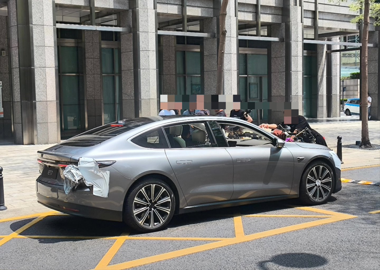 2024 款蔚来 ET7 官宣 4 月 16 日开订、北京车展发布:后排配备独立座椅、双娱乐屏