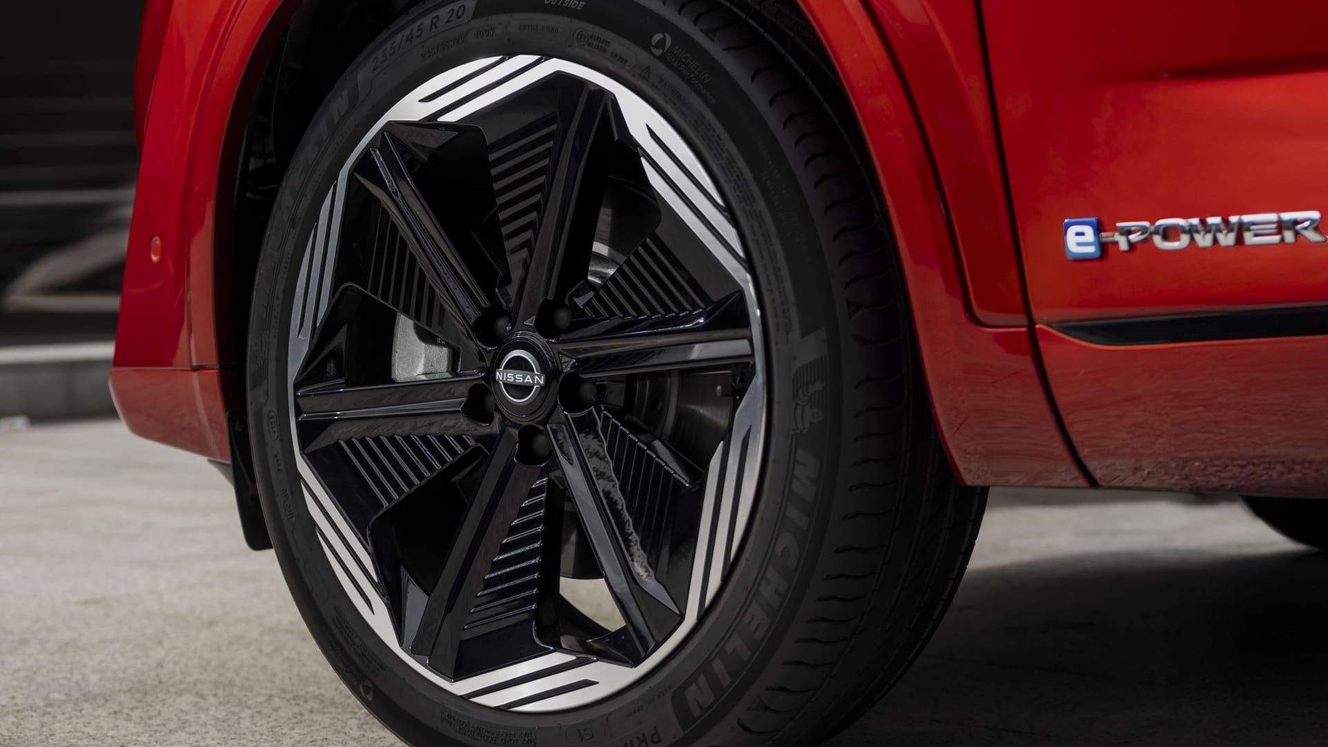 2025 款日产逍客中期改款车型亮相：重新设计前脸