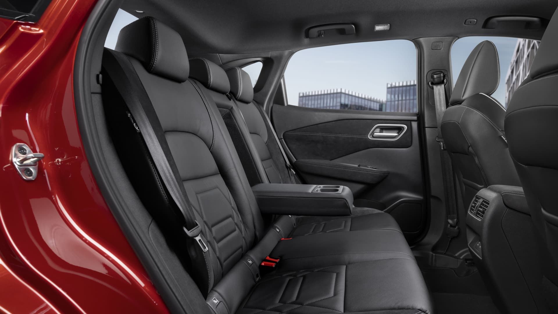 2025 款日产逍客中期改款车型亮相：重新设计前脸