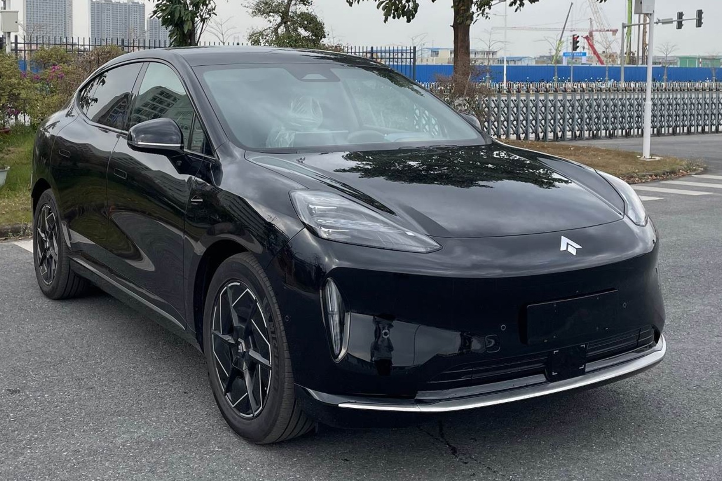 广汽埃安昊铂 HT 2024 款北京车展上市，已完成 825KM 续航长测