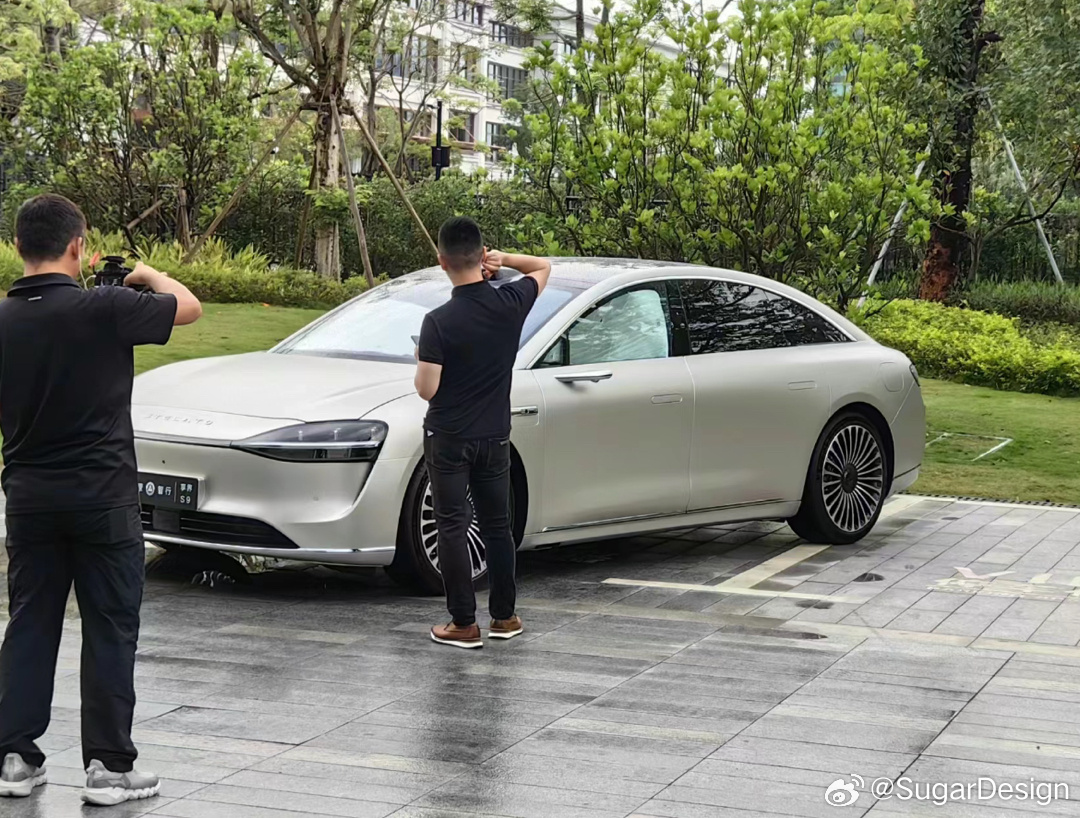 北汽 × 华为:鸿蒙智行“第三界”享界 S9 中大型轿车实车曝光