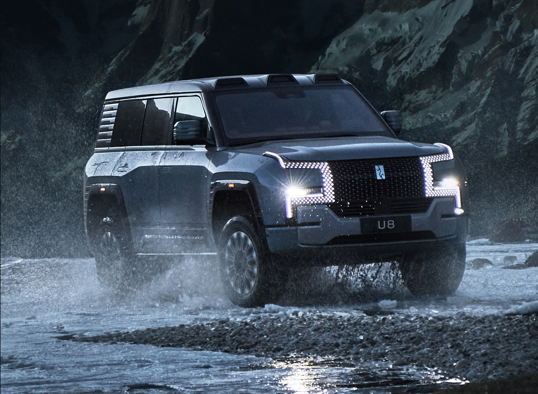 比亚迪：仰望 U8 满员状态下应急浮水功能仍然可用，遇内涝时不能当船开