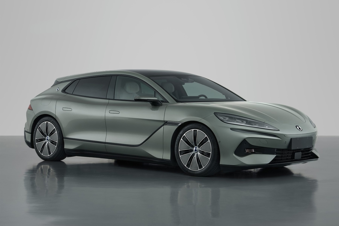 比亚迪腾势 Z9 GT 插混版车型申报图公布，2.0T 发动机   三电机