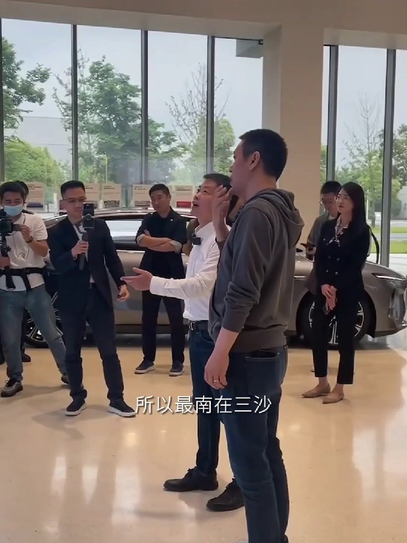 何小鹏：等蔚来汽车换电站超 5000 座时会认真考虑加入换电生态